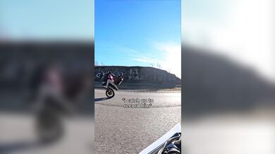 Nepovedené wheelie na mašině