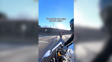 Nepovedené wheelie na mašině