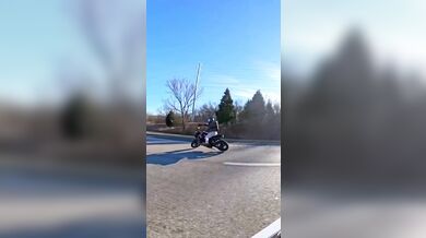 Nepovedené wheelie na mašině