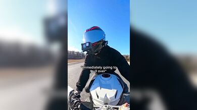 Nepovedené wheelie na mašině