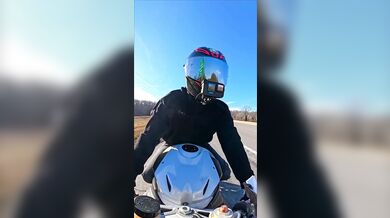 Nepovedené wheelie na mašině