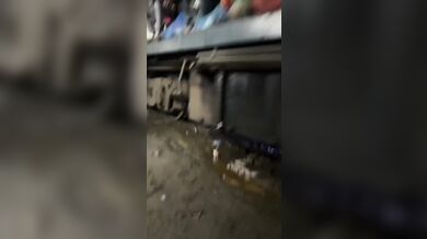 Uklouznutí před projíždějícím vlakem...