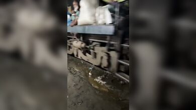 Uklouznutí před projíždějícím vlakem...