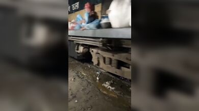 Uklouznutí před projíždějícím vlakem...