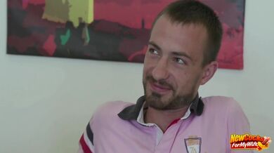 Potetovaná manželka Stacy se vykašlala na věrnost a nechala si před zraky svýho starýho bezlítostně rozsekat kundu cizím klátem