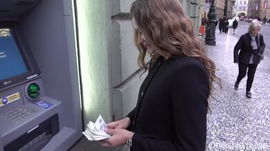 MILF z ulice šuká za rychlý prachy