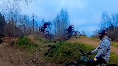 Bolestivá nehoda při skoku na kole