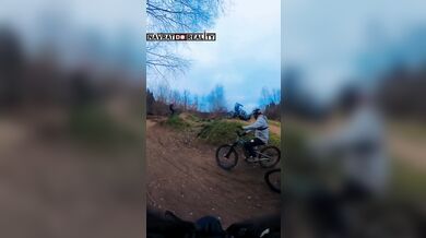 Bolestivá nehoda při skoku na kole