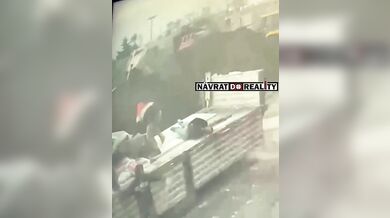 Dělníka při vykládce kamionu zasáhl blesk