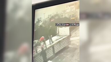 Dělníka při vykládce kamionu zasáhl blesk