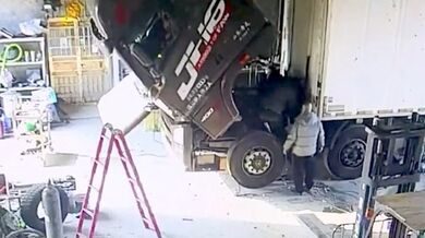 Nebezpečný moment při opravě tahače