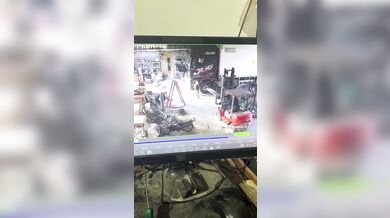 Nebezpečný moment při opravě tahače