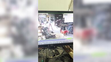 Nebezpečný moment při opravě tahače