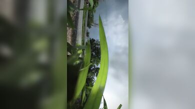 Brutální čelní střet motorkáře s automobilem