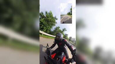 Brutální čelní střet motorkáře s automobilem