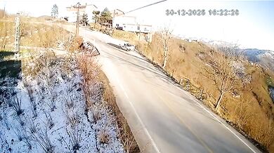 Dodávka se v tureckém Ordu zřítila do zahrady