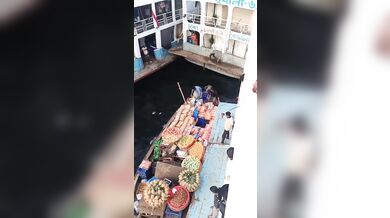 Přepravní loďka rozdrcena při nehodě