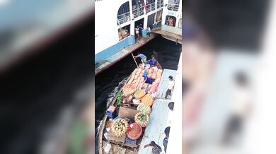 Přepravní loďka rozdrcena při nehodě