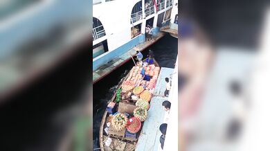 Přepravní loďka rozdrcena při nehodě