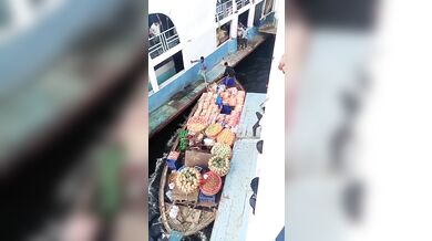 Přepravní loďka rozdrcena při nehodě