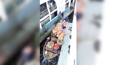 Přepravní loďka rozdrcena při nehodě