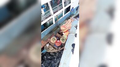 Přepravní loďka rozdrcena při nehodě