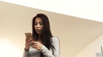 Zrzka Paula Shy si prstí kundu až do orgasmu