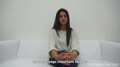 18letá amatérka Marina ukazuje své nahé tělo na Czech Castingu