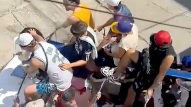 Nehoda během novoročního průvodu ve Fresnu zranila několik lidí