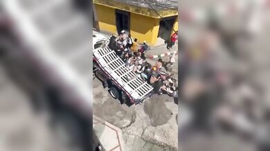 Nehoda během novoročního průvodu ve Fresnu zranila několik lidí