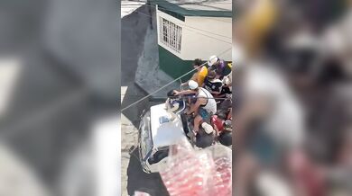 Nehoda během novoročního průvodu ve Fresnu zranila několik lidí