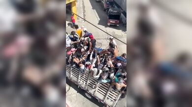 Nehoda během novoročního průvodu ve Fresnu zranila několik lidí