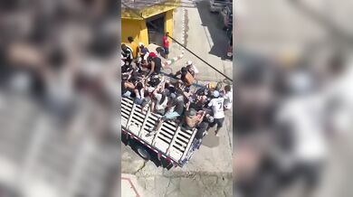 Nehoda během novoročního průvodu ve Fresnu zranila několik lidí