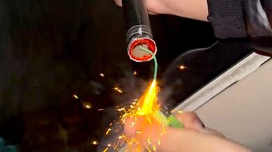 Fail s pyrotechnikou