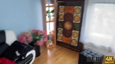 Olivia Sparkle splácí svůj dluh drsným šukáním