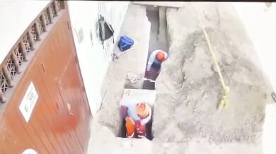 Dělník zůstal uvězněn po zřícení betonové konstrukce při rekonstrukci