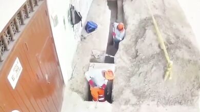 Dělník zůstal uvězněn po zřícení betonové konstrukce při rekonstrukci