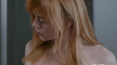 Dva páry oslavují skupinovým sexem