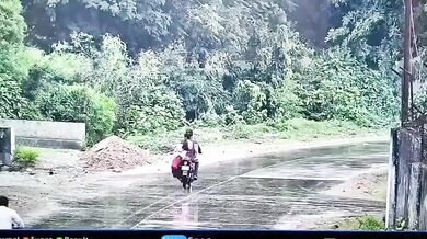 Skútrař přejetý autobusem