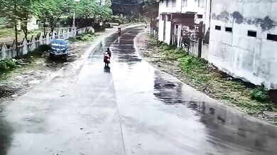 Skútrař přejetý autobusem