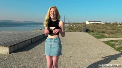 Charlotte dostane anální penetraci