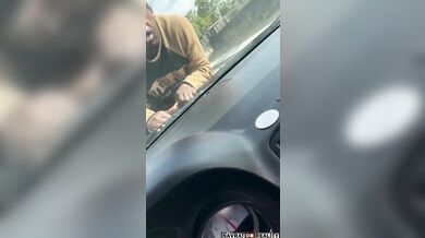 Jak sundat černocha z kapoty