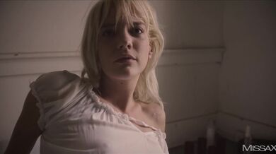 Kenna James jako nadržená jeptiška