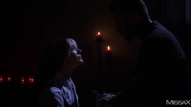 Kenna James jako nadržená jeptiška