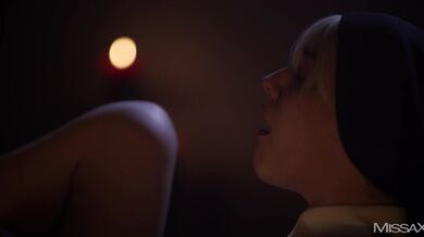 Kenna James jako nadržená jeptiška