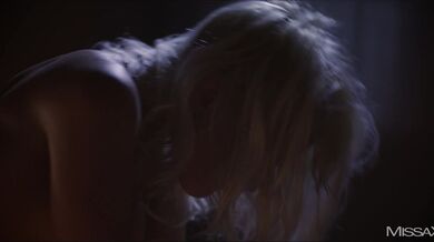 Kenna James jako nadržená jeptiška