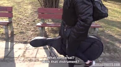 Osmnáctiletá virtuózka Nada s DDD kozami šuká za rychlý prachy