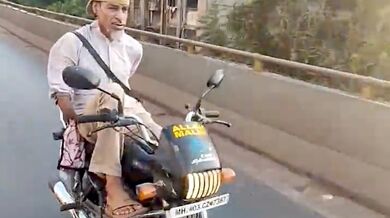 Motorkář bez rukou