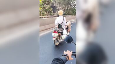 Motorkář bez rukou