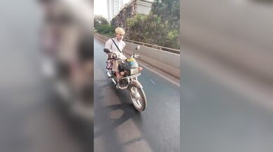 Motorkář bez rukou